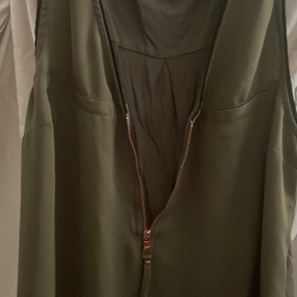 Green tank top - Picture 2 of 3